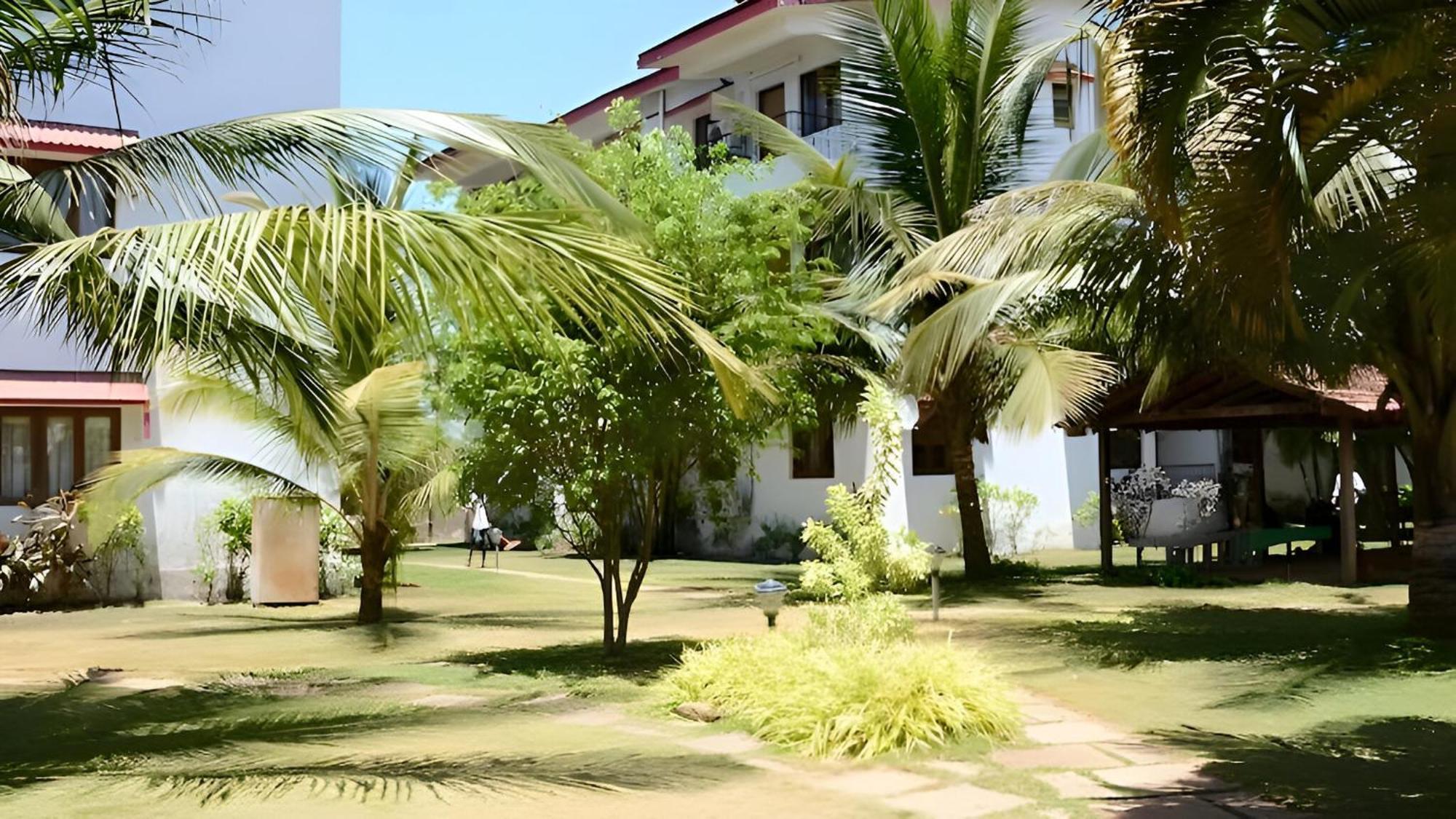 Ronne'S Little Baga Service Apartments Exterior photo