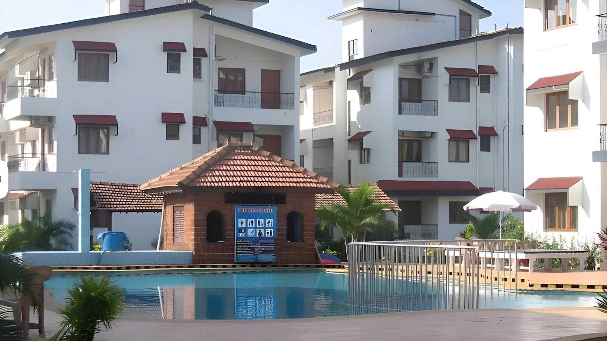 Ronne'S Little Baga Service Apartments Exterior photo