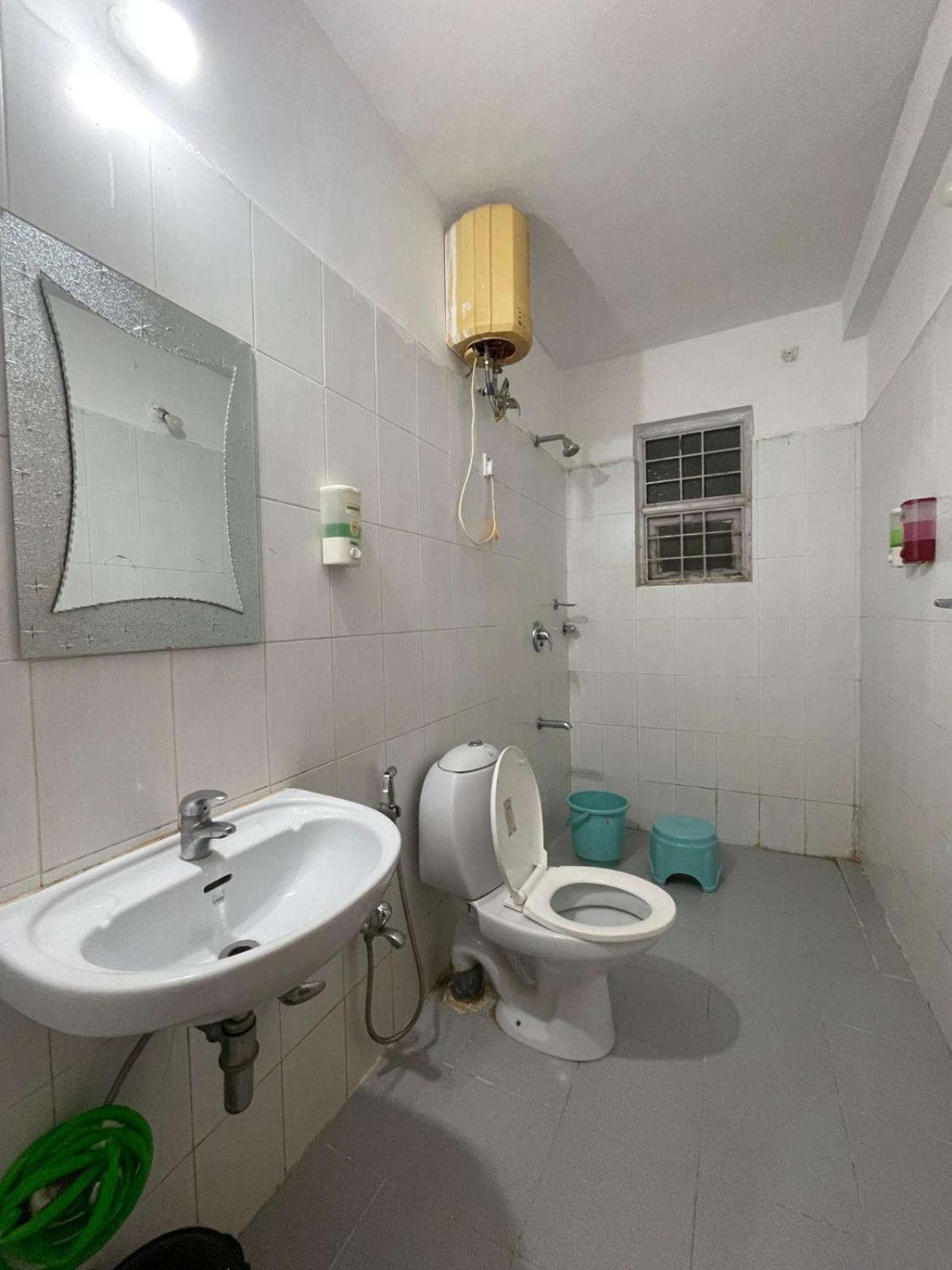Ronne'S Little Baga Service Apartments Exterior photo