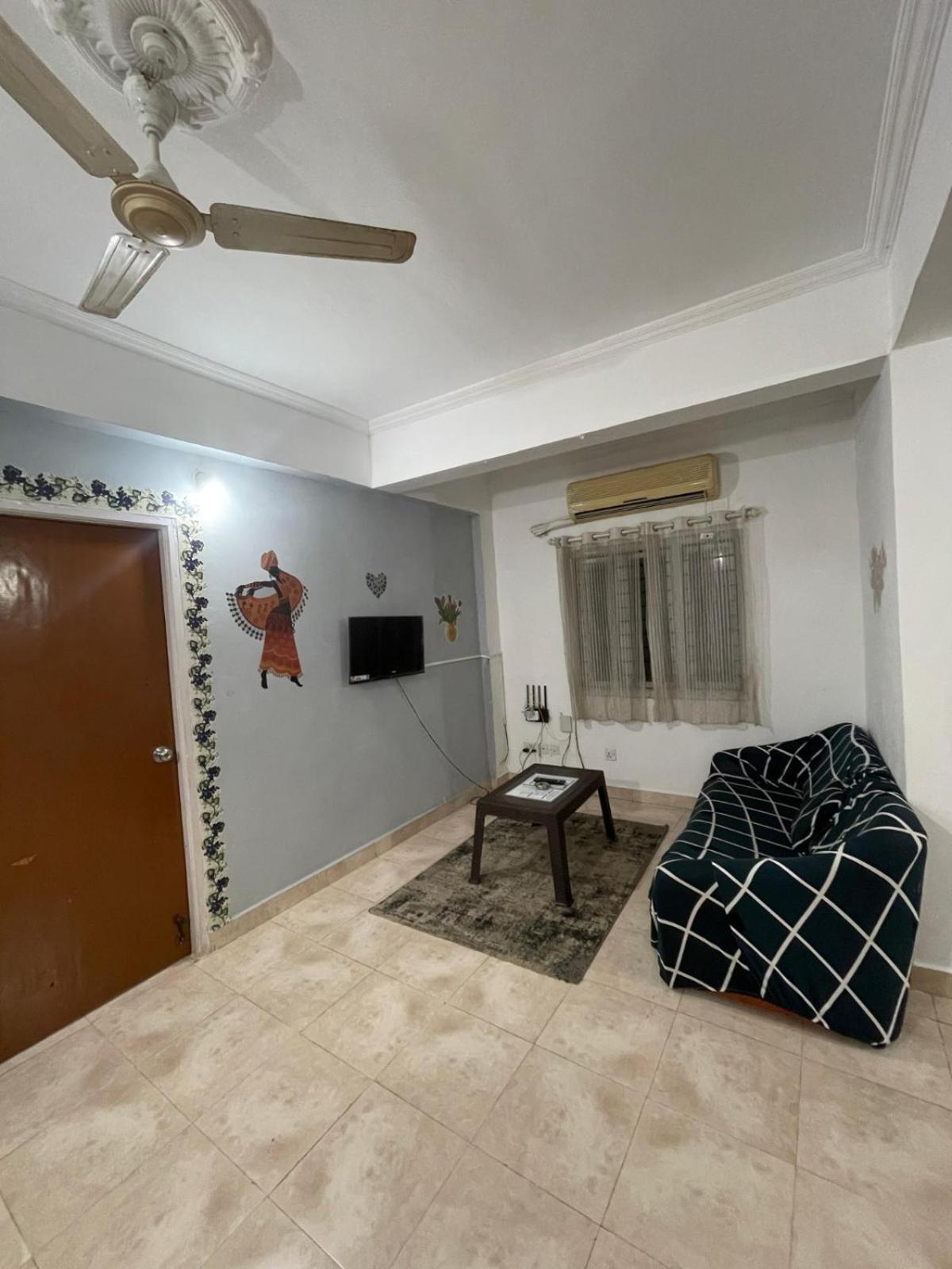 Ronne'S Little Baga Service Apartments Exterior photo
